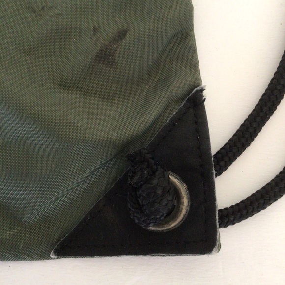 NIKE NYLON ARMY GREEN GYM SACK BACKPACK - Picture 8 of 9